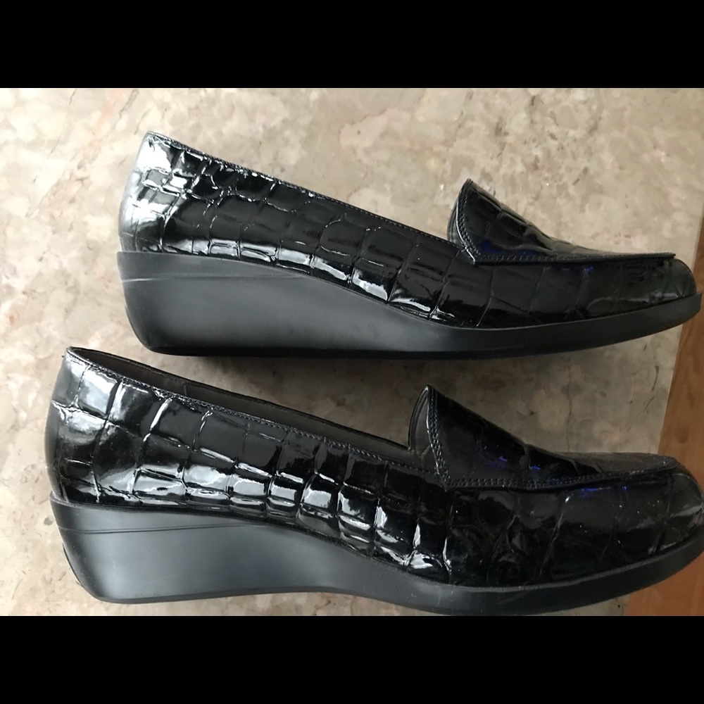 Shoes - Picture 2 of 3